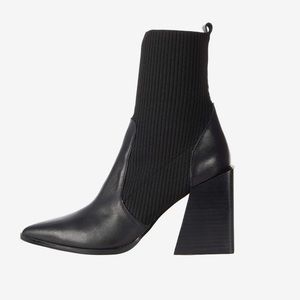 Steve Madden Tackle Bootie Size 5
